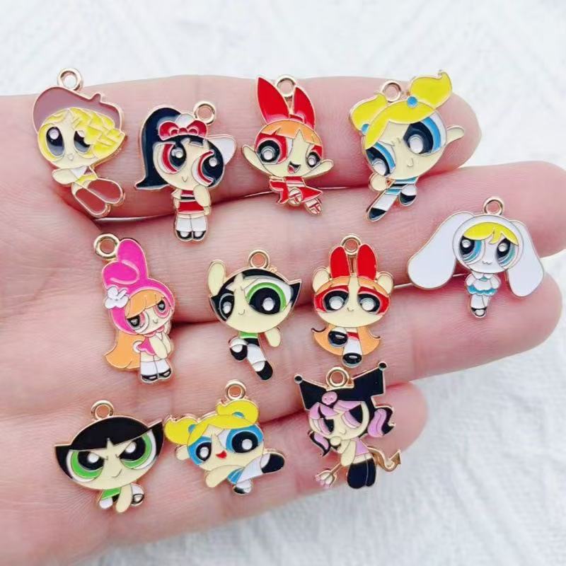 Jewelry Making Factory - จี้รูปการ์ตูนสาวน้อยเคลือบน้ำมัน 10 ชิ้น ทำจากโลหะผสม สำหรับทำเครื่องประดับ DIY