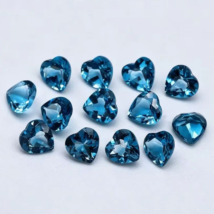 Jewelry Making In London - พลอยโทแพซลอนดอนบลูทรงหัวใจธรรมชาติ แบบเจียระไน ความใส VVS สำหรับทำเครื่องประดับชั้นดี แหวนหมั้น
