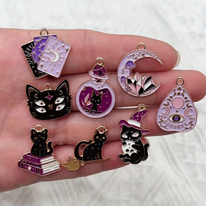 Jewelry Making Guide Book - จี้แมวเคลือบทอง 8 ชิ้นสำหรับทำเครื่องประดับ - จี้เคลือบเงาที่มีลวดลายแม่มด หนังสือ