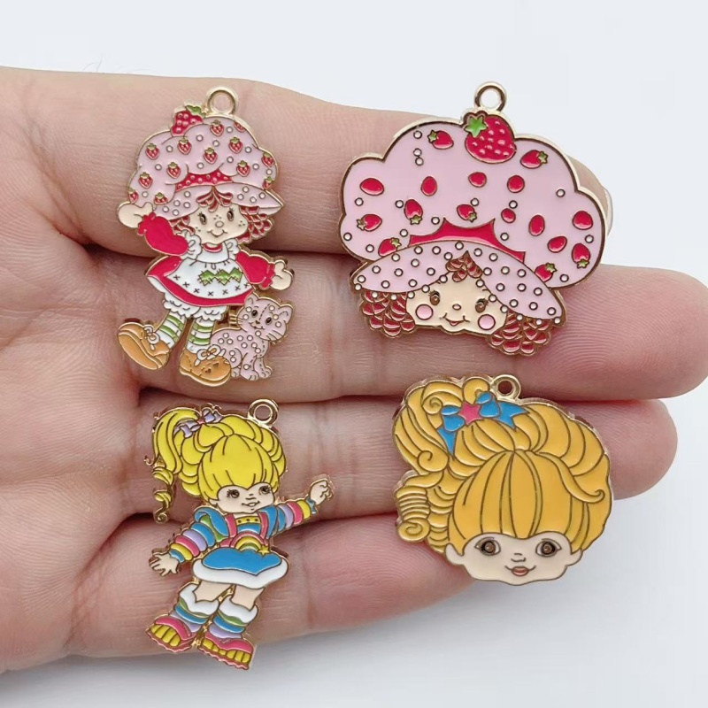 Jewelry Making Factory - 10 ชิ้น จี้โลหะเคลือบลายสตรอว์เบอร์รี่สีรุ้งน่ารักสำหรับเด็กผู้หญิง สำหรับทำต่างหู สร้อยข้อมือ พวงกุญแจ